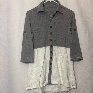 Neon Buddha Gray & White Colorblock Button Tunic Top | Small